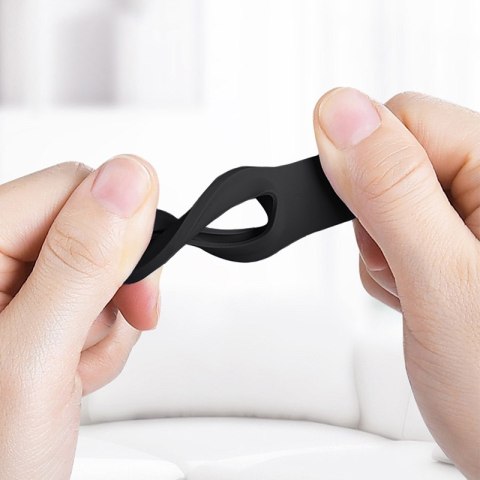 Crong Silicone Case with Key Ring - Etui ochronne brelok do Apple AirTag (czarny) Crong Silicone Case with Key Ring - Etui ochronne brelok do Apple AirTag (czarny)